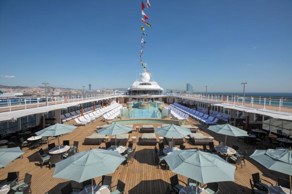 pool deck on Regent Seven Seas Mariner