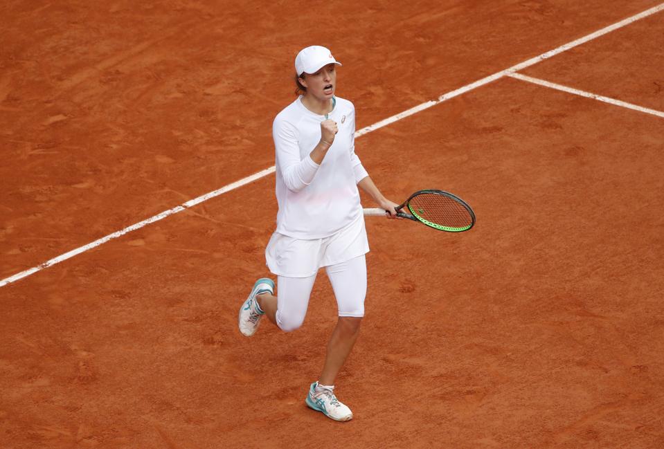 Fired Up By Guns N Roses Polish Teenager Iga Swiatek Wins French Open Without Dropping A Set