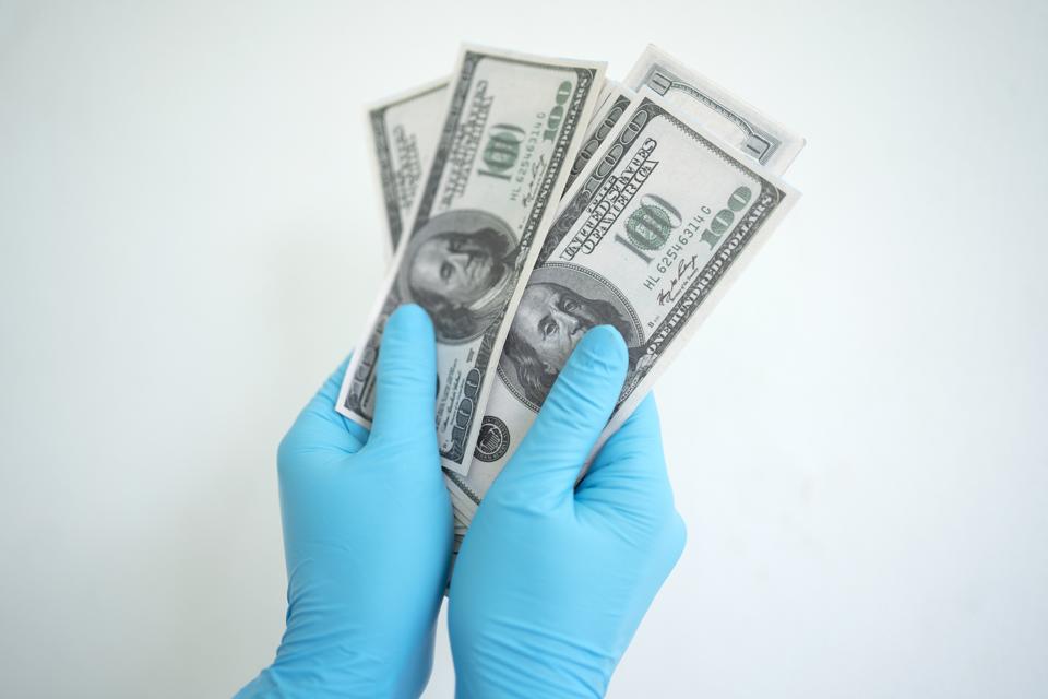 Coronavirus Can Remain On Paper Currency For 28 Days, Per New Study 2 COVID-19 cash