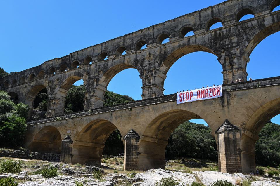 Locals Fight Back At Highest Roman Aqueduct Pont Du Gard Locals Fight Back At Highest Roman Aqueduct Pont Du Gard
