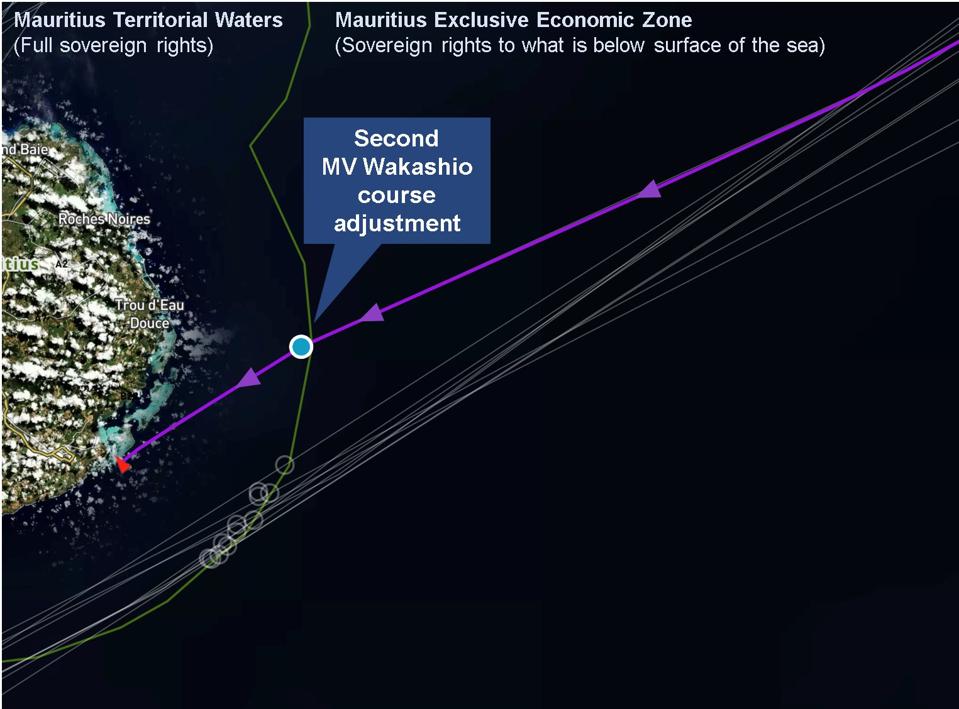Wakashio makes a minor turn at 20 nautical miles off the coast of Mauritius as it enters Mauritius' territorial waters.