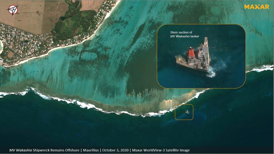 3 Oct 2020: the rear of the Wakashio remains on the coral reefs of Mauritius and the sediment damage from the botched salvage operation (see in bright colors) can clearly be seen from space.