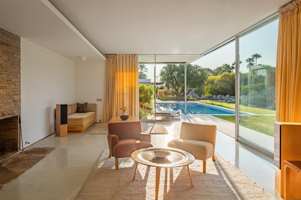 The living room at the Kaufmann Desert House