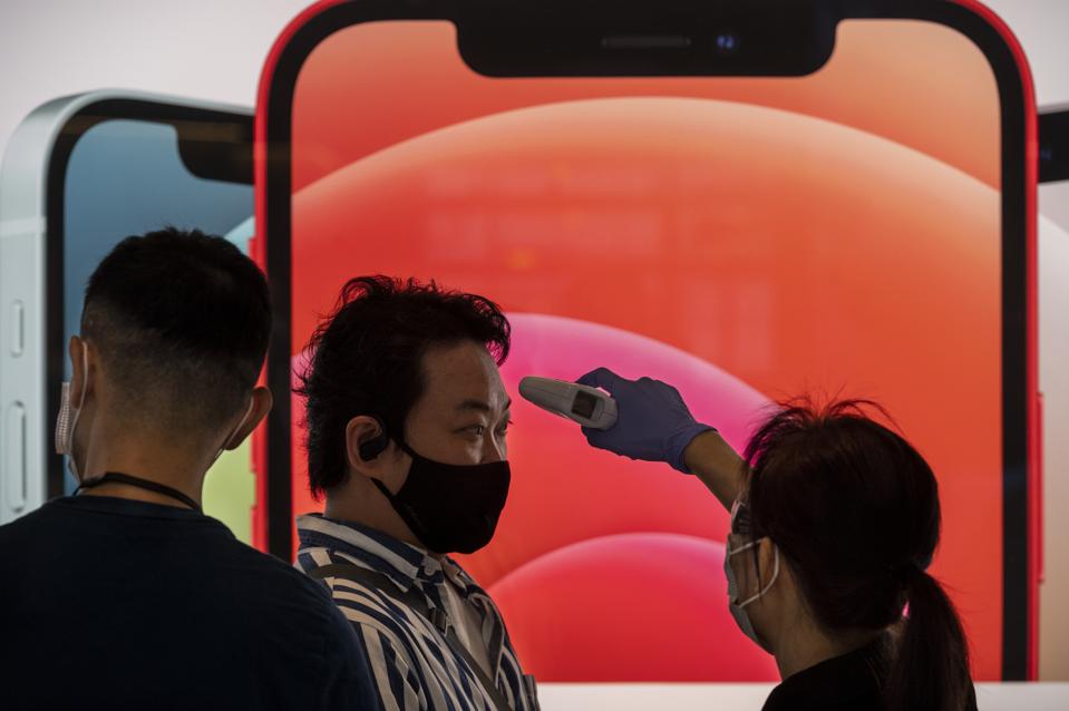 Apple Loop: New iPhone 12 Problems, iPad Air Review, Surprising MacBook