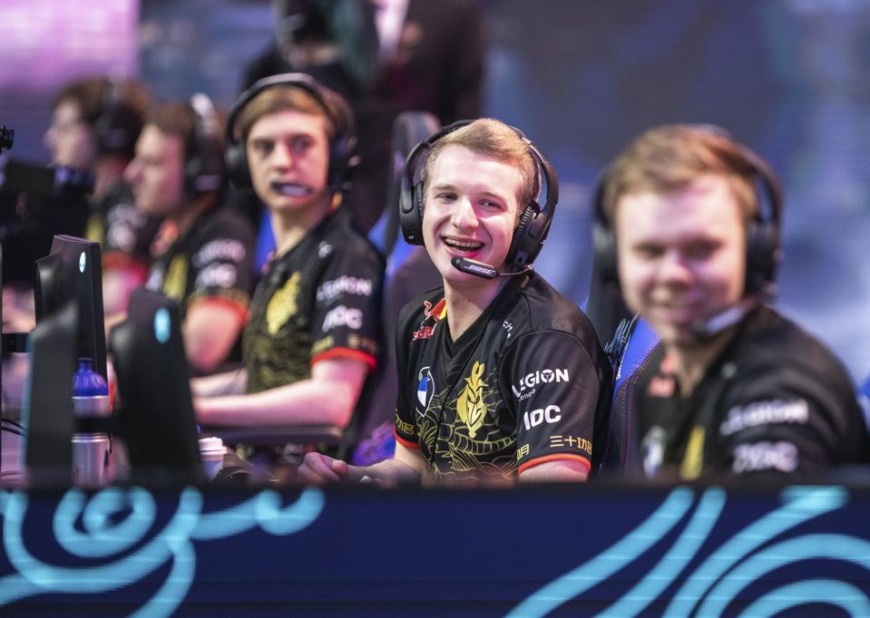 Marcin “Jankos” Jankowski reacts to his team mates.