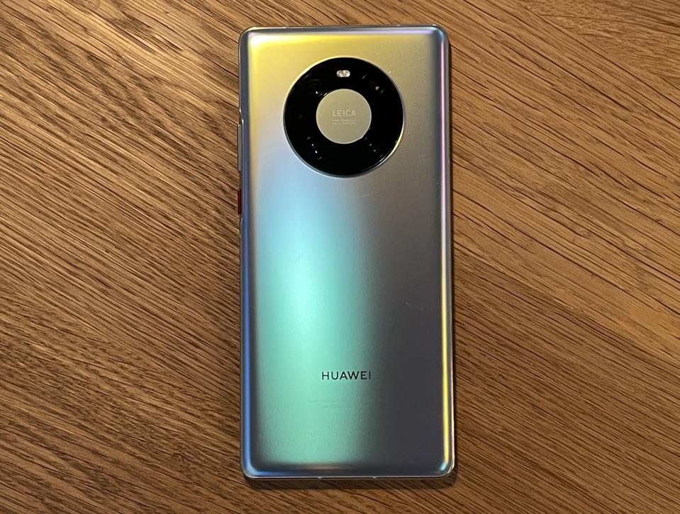 Huawei Mate 40 Pro in Mystic Silver.