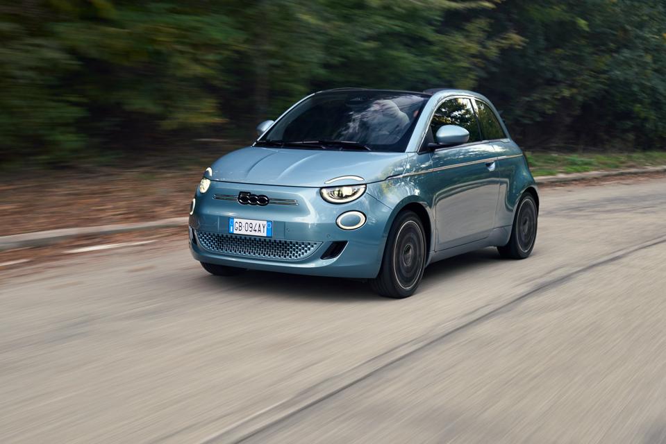 Fiat Launches New 500 Electric Minicar Unlikely To Lose $14 000 With Fiat Launches New 500 Electric Minicar Unlikely To Lose $14 000 With
