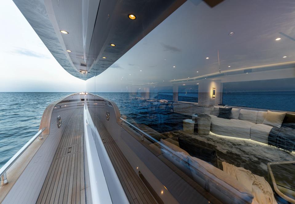 Sailing-Stream.fr ⚓ Azimut Yachts lance un nouveau modèle innovant à Fort Lauderdale | Azimut Magellano 25 ⚓ Le mur de verre sur le nouveau Azimut Le nouveau Azimut Magellano 25