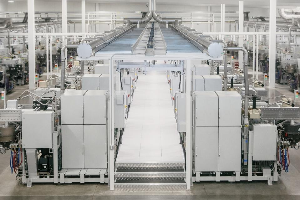 De Beers To Close Lightbox, Its Lab-Grown Diamond Jewelry Brand