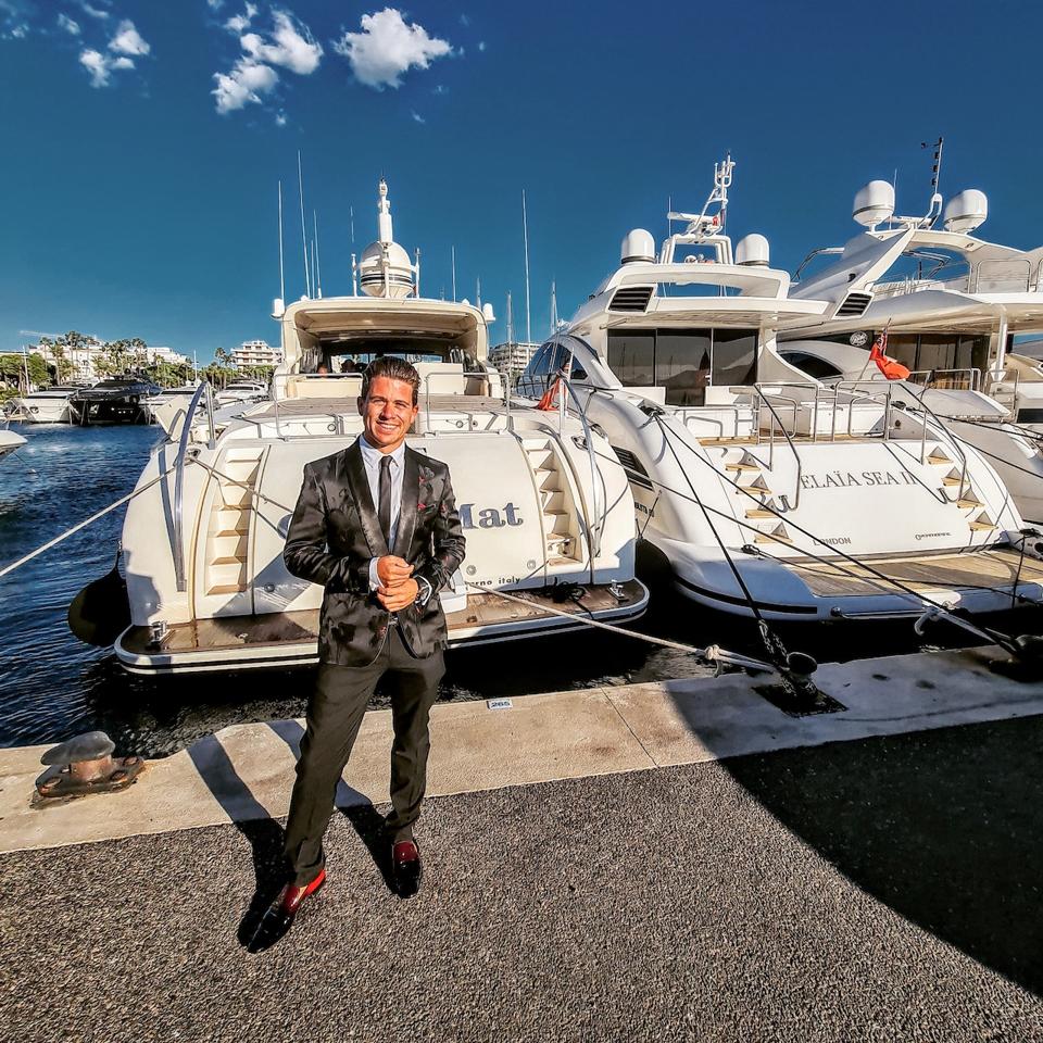 Superyacht Influencer Interview Why Watching Formula 1 Races From Your Superyacht Tops Every Aspiring Billionaire S Bucket List