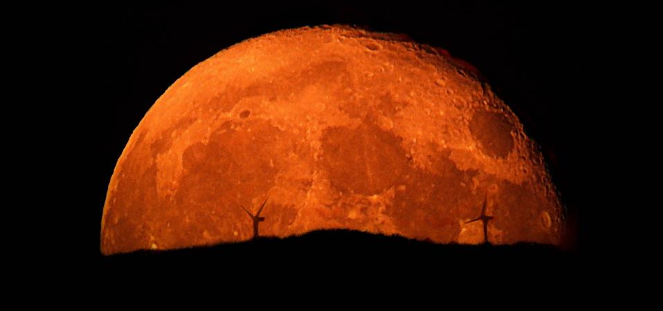 There are three specific times and places to look to see the “Halloween Hunter’s Blue Blood” full Moon at its very best this weekend.