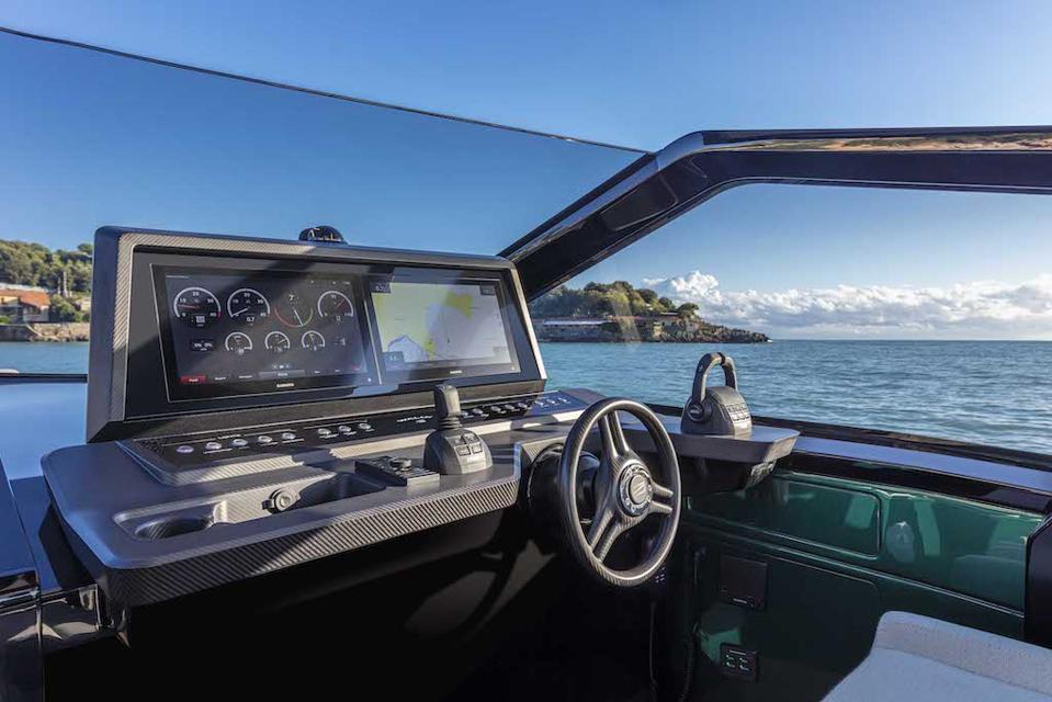 Sailing-Stream.fr ⚓ Un nouveau bateau à moteur italien élégant est prêt à répondre à une demande importante | Wally 43wallytender ⚓ La 43wallytender est une berline sport italienne convertible que les rockstars, les milliardaires et les familles vont adorer!