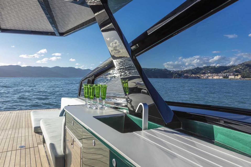 Sailing-Stream.fr ⚓ Un nouveau bateau à moteur italien élégant est prêt à répondre à une demande importante | Wally 43wallytender ⚓ De quoi avez-vous besoin de plus que ce que le 43wallytender a à offrir?