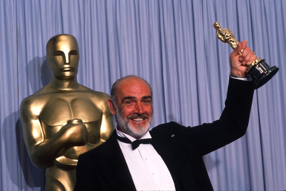 Sean Connery with his Oscar for 'The Untouchables'