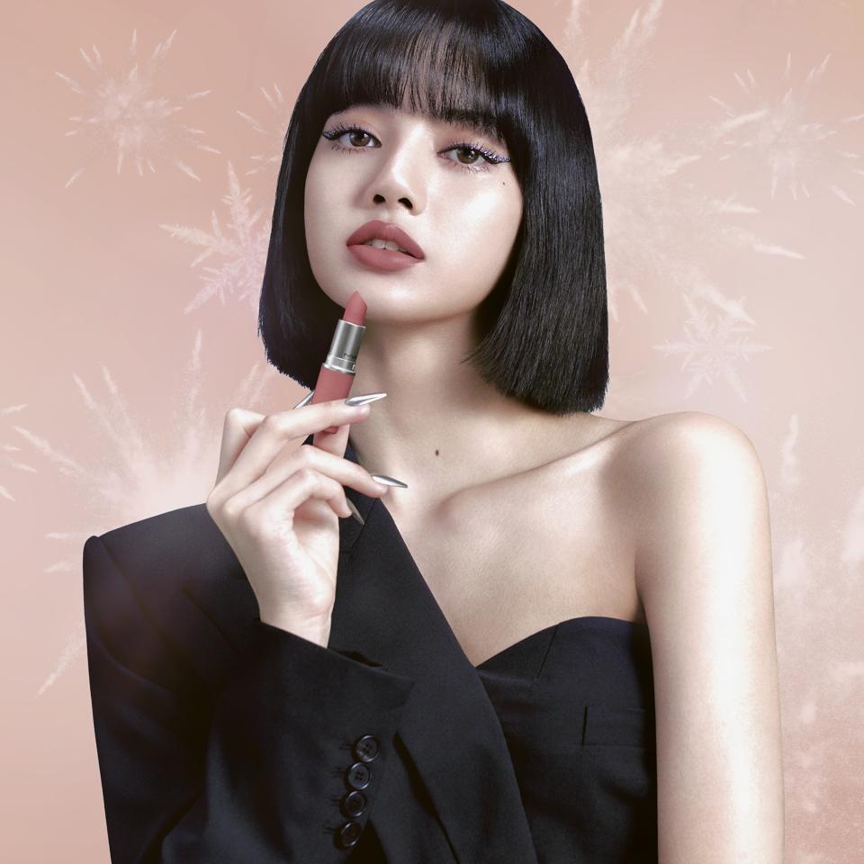 BLACKPINK’s Lisa Lets Her ‘Aesthetically Fierce Style’ Shine In MAC
