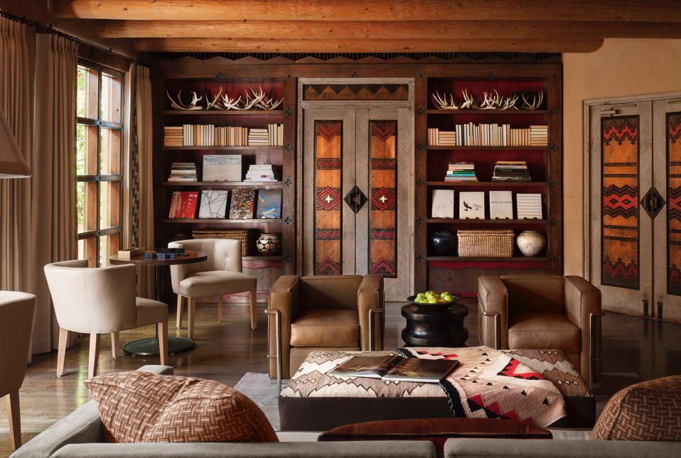 The library at the Rosewood Inn of the Anasazi