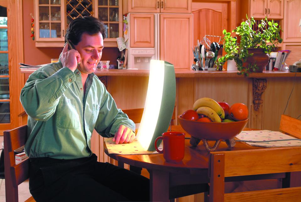 Therapeutic light box