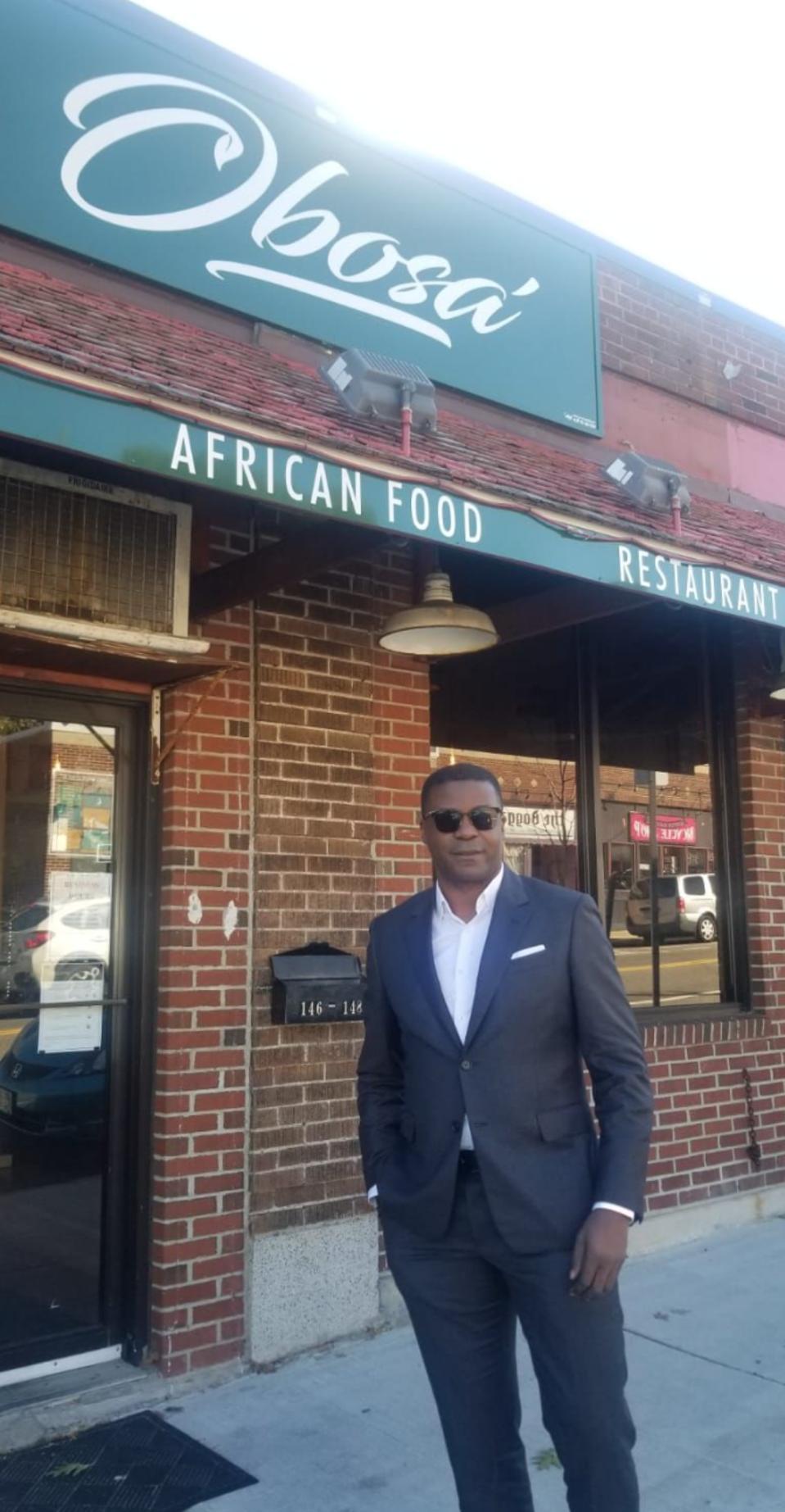 Philippe King in front of Obosa.