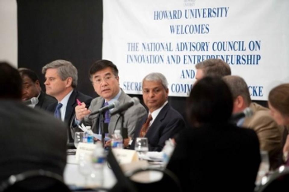 Commerce Secretary meets with leading entrepreneurs