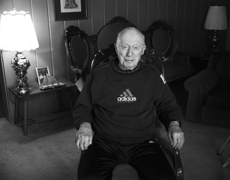 Norman Lloyd berpose untuk Portight