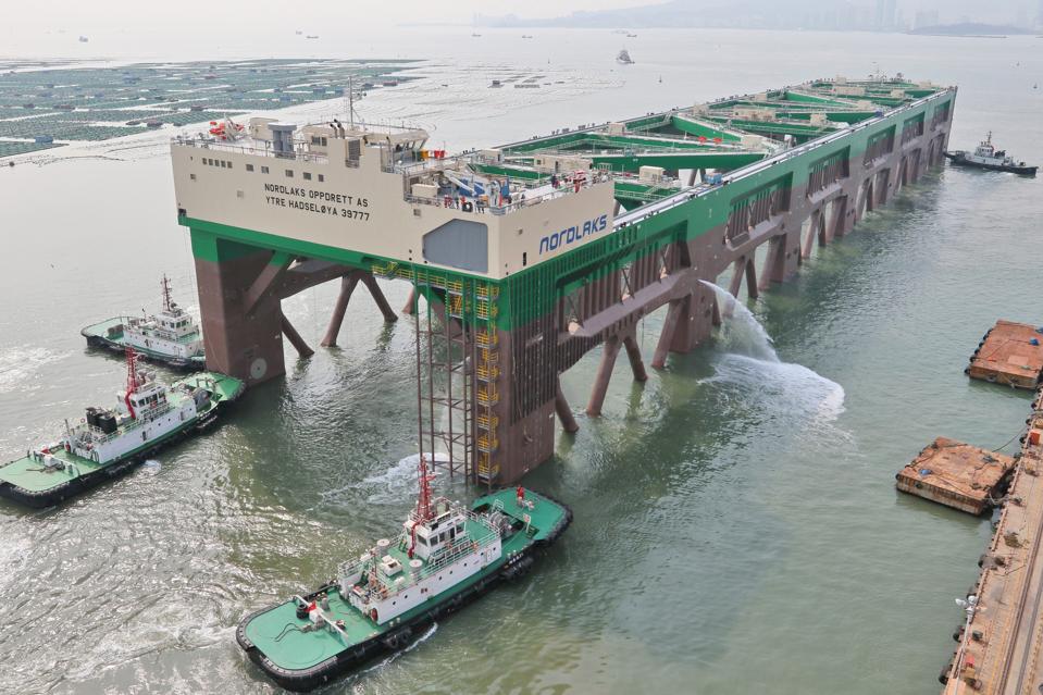 The World's Largest Deep-water Aquaculture Ship to Sea Trial