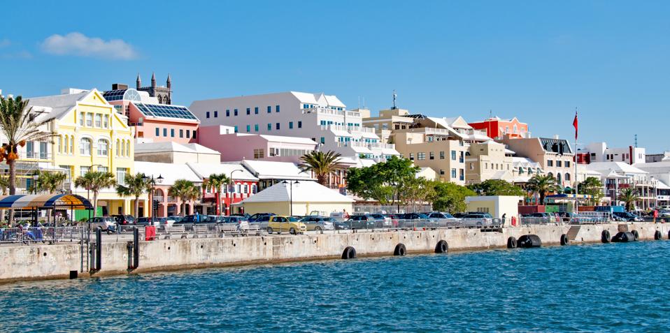 Hamilton, Bermuda waterfront y Front Street travel turismo