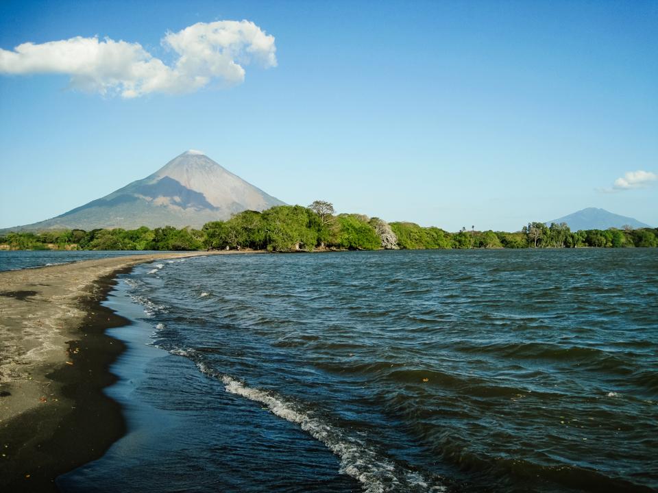 Nicaragua lago volcán mar vacaciones seguridad