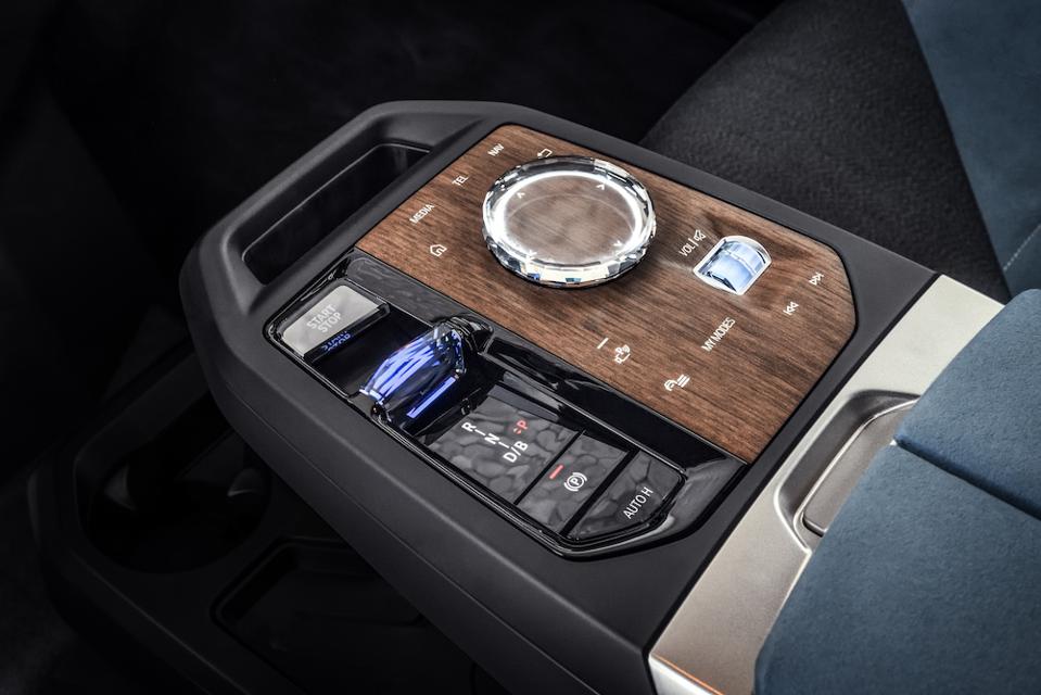 BMW iX iDrive