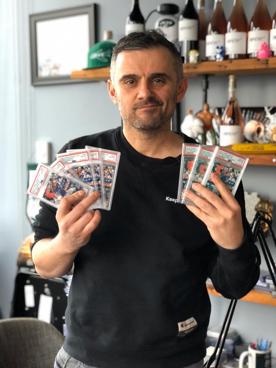 加里·维纳查克更青睐收藏品而非特斯拉股票：分析