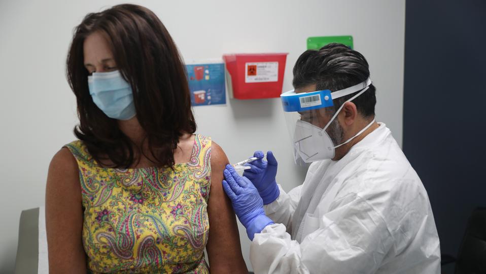 Voluntarios de Florida participan en ensayos de vacunas COVID-19