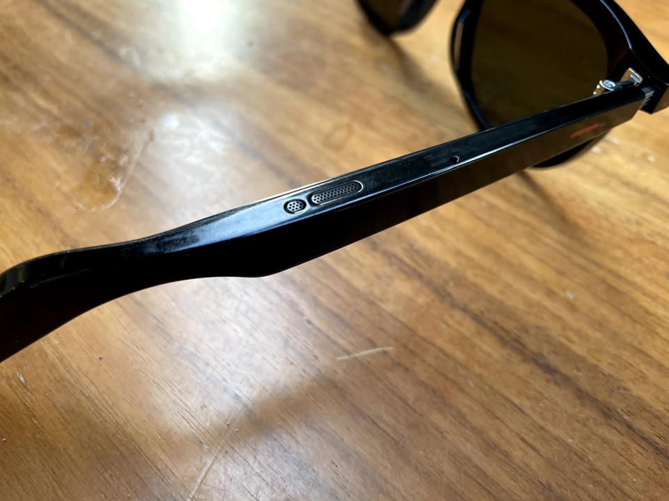 Speakers on the arm. 