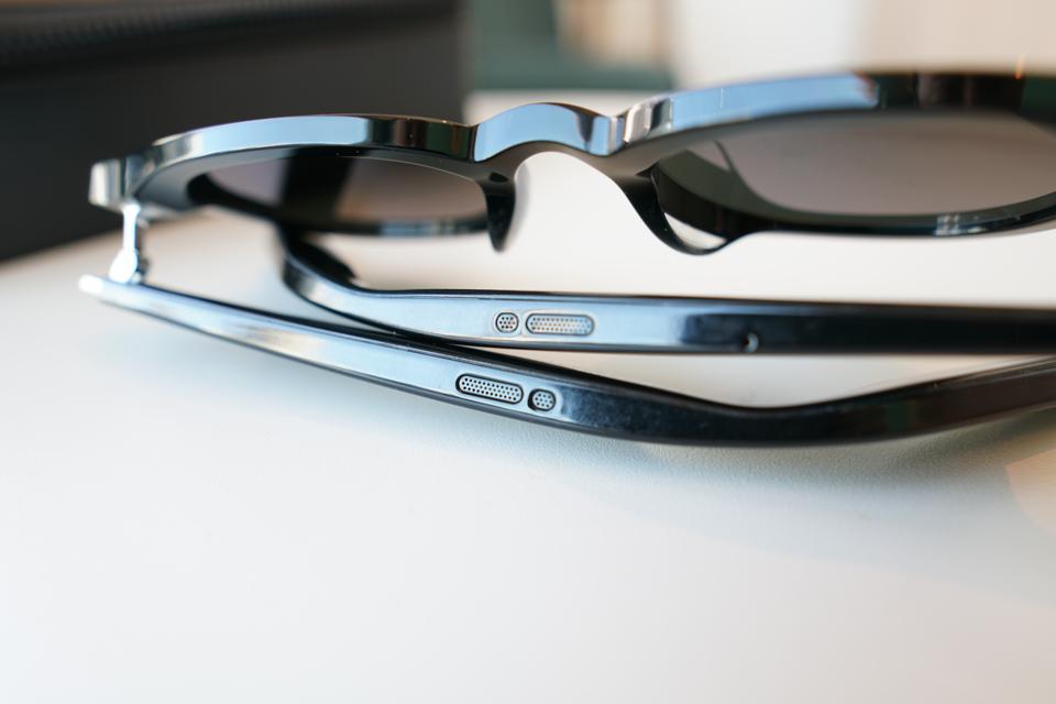 The speaker grille and mics