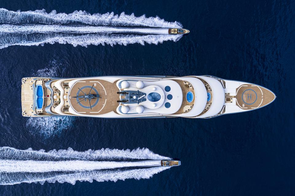 Sailing-Stream.fr ⚓ Feadship gagne gros aux prix BOAT International World Superyacht ⚓ Navire de soutien Hodor depuis les airs