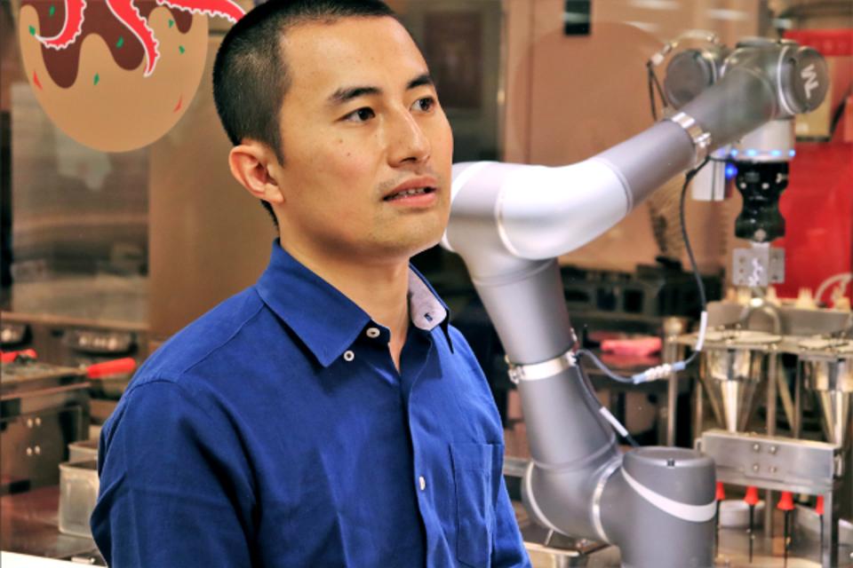 Sawanobori Tetsuya, CEO of Connected Robotics