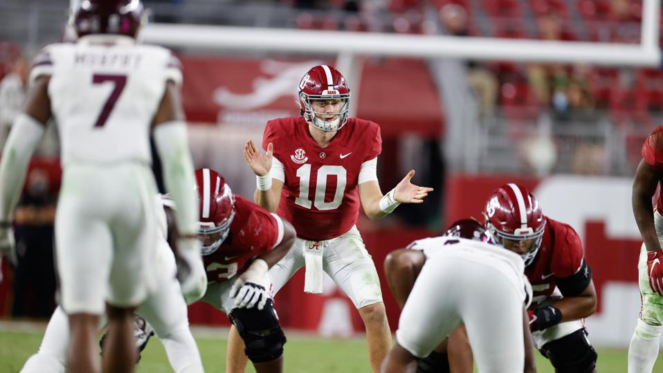 Alabama Crimson Tide quarterback Mac Jones against Mississippi State on November 7, 2020.