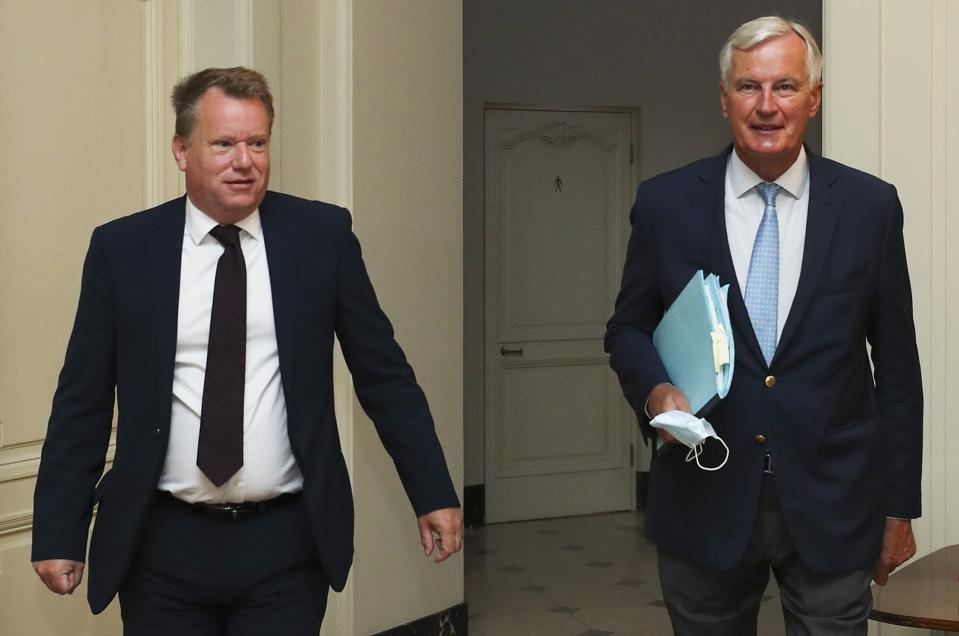 Britain's negotiator David Frost (L) and EU's negotiator Michel Barnier after a seventh round of talks, in Brussels on August 21, 2020.