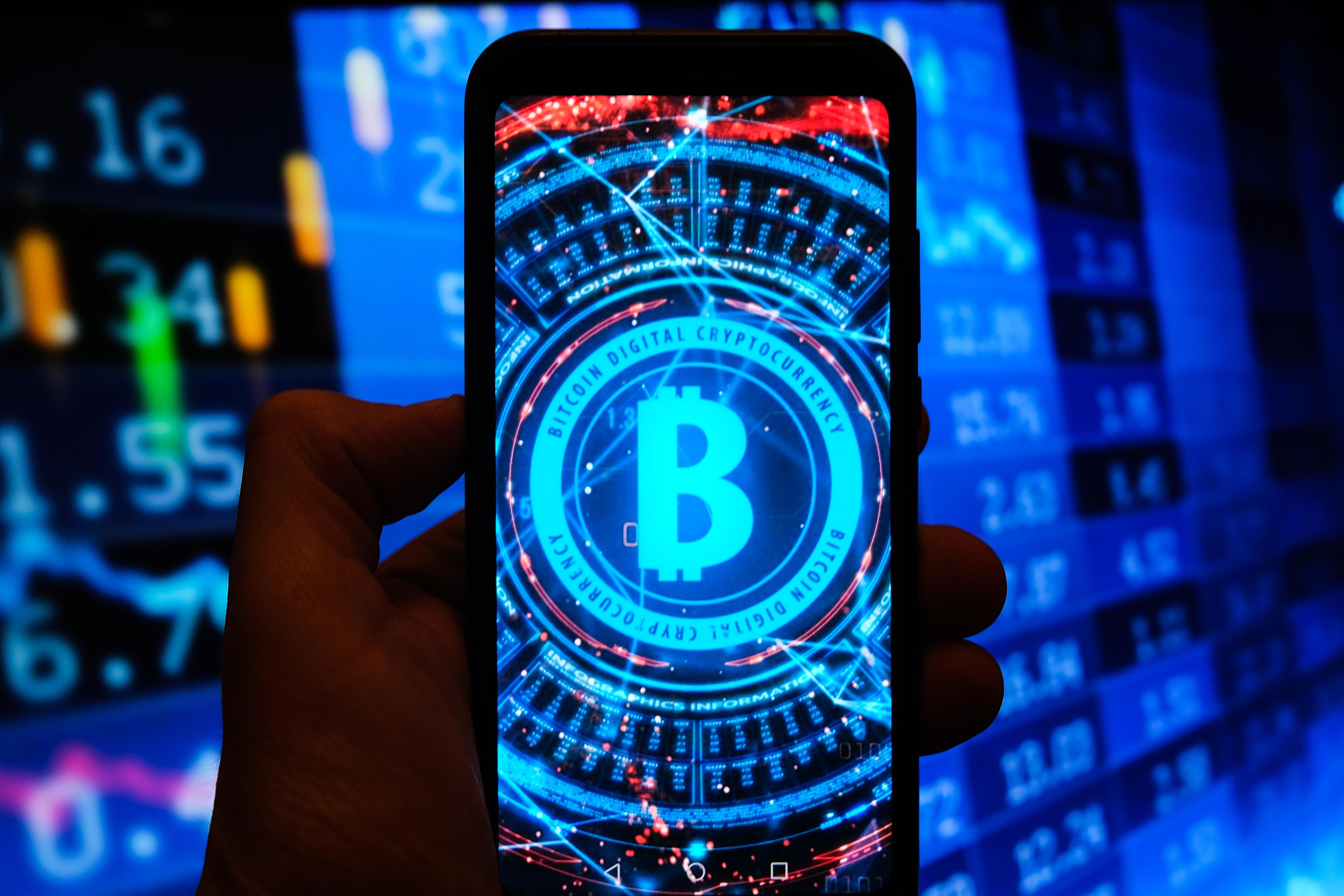 Bitcoin Has Crashed: What's Next After The 'Extreme Fear' 50% Price Plummet? - Vimarsana News