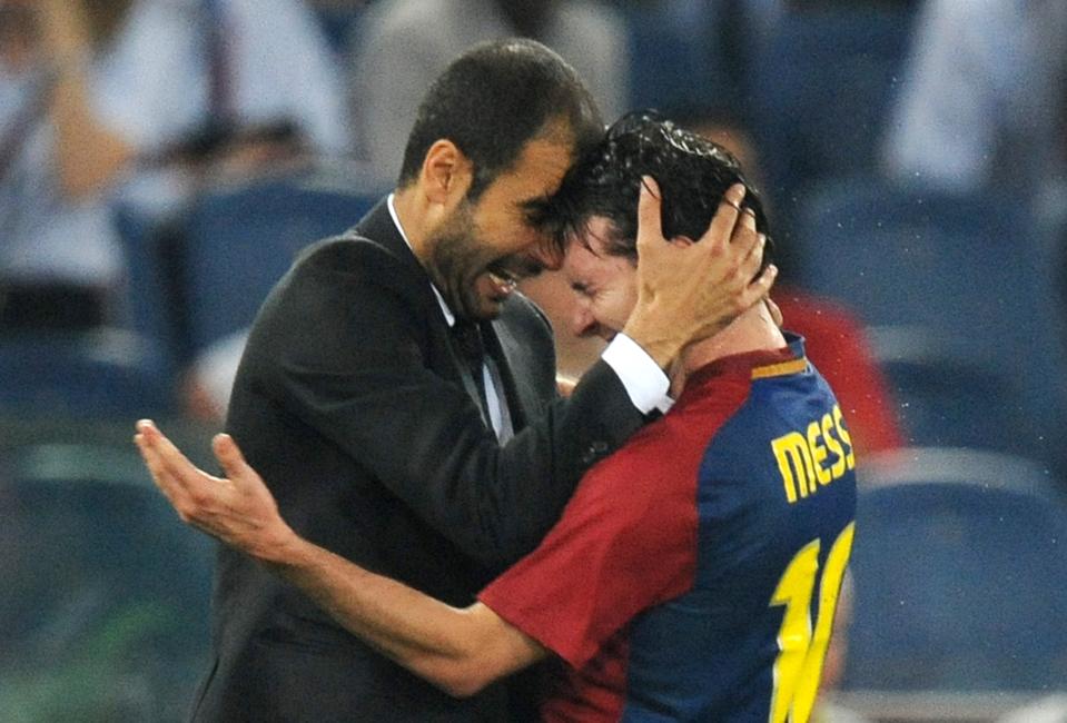 Barcelona´s coach Josep Guardiola (L) ce