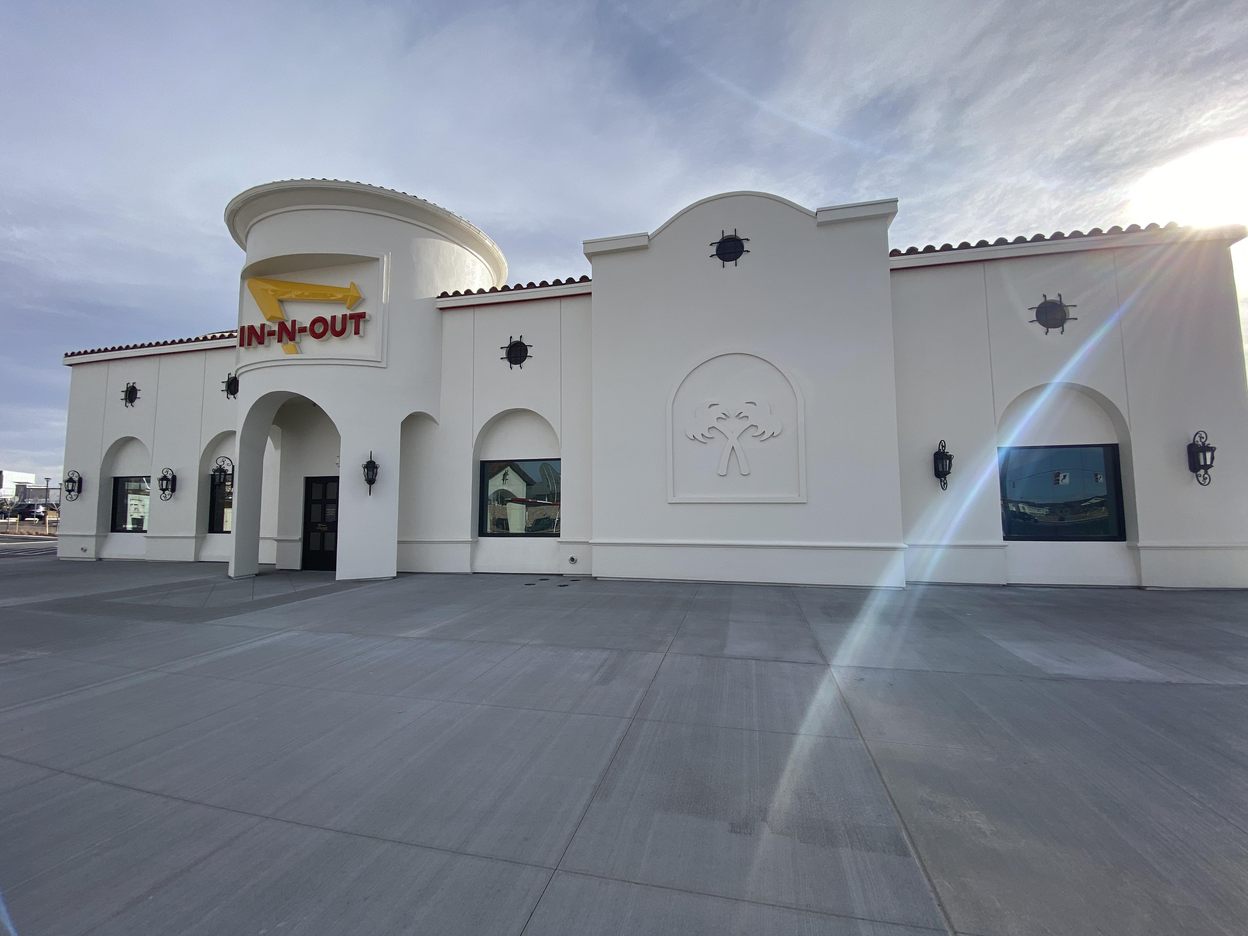 Despite Pandemic In N Out Burger Is Hiring Opening New Locations