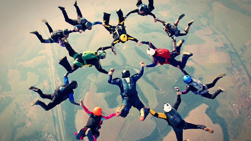 Skydivers teamwork photo effect
