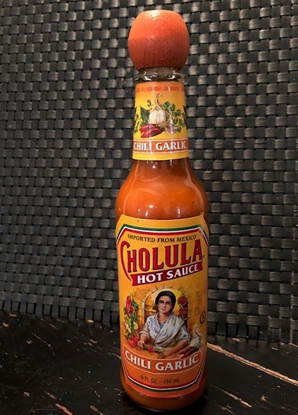 La icónica botella de salsa picante Cholula.