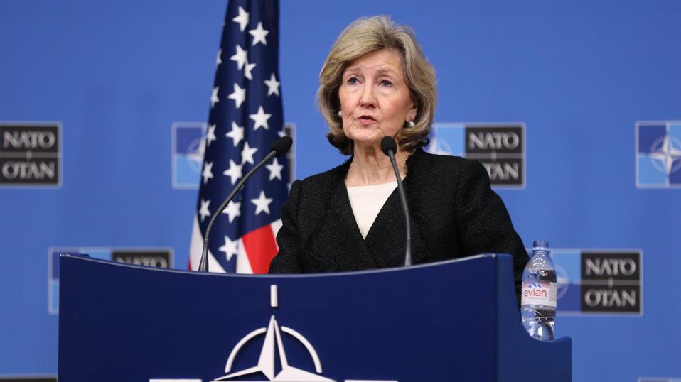 Représentant permanent des États-Unis auprès de l'OTAN Kay Bailey Hutchison ...
