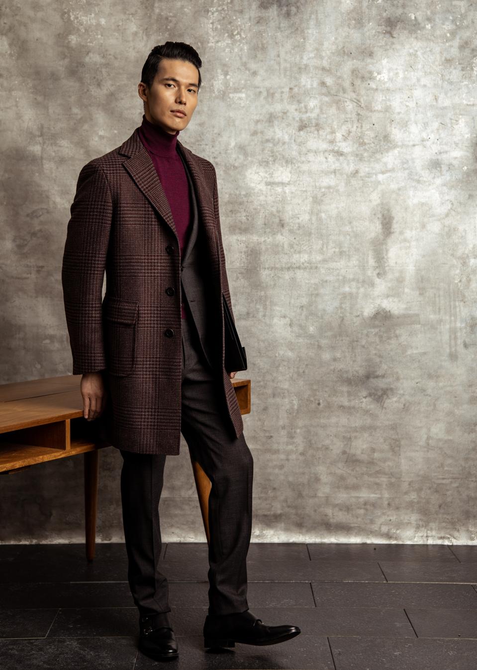 Canali A single-breasted three-button Kei coat in pure double-faced wool with burgundy and gray Prince of Wales check warp and burgundy weft, notch lapel, flap pockets, and jetted breast pocket. Impeccable pure wool suit in gray and burgundy Prince of Wales check with single-breasted two button jacket with flap pockets, and half-moon breast pocket, and flat-front trousers with quarter-top pockets. This look from Canali elevates the everyday business look by combining classic corporate elements with contemporary details. Price in USD : Coat: $2,390.00 Full Suit: $1,690.00 Knit: $350.00 Brand URL/ Hyperlink : www.canali.com Brand handle and relevant brand hashtags @canali1934