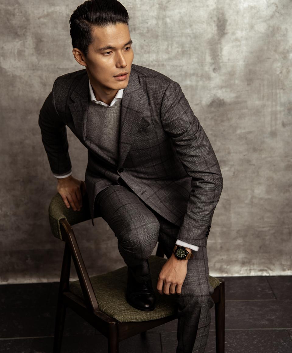 Ermenegildo Zenga This wool suit is crafted from luxurious, superfine Australian merino wool, whose longer and more elastic fibers create ultra-comfortable garments. Paired with a crisp white cotton shirt that is made from Zegna’s superior quality materials, the extra-long fibers create a wrinkle-resistant garment that will stay smooth all day. Wool suit by Ermenegildo Zegna Price: $3,450 Cotton shirt by Ermenegildo Zegna Price: $575 Leather shoes by Ermenegildo Zegna Price: $795 WATCH: $195.00 --vincerowatches.com