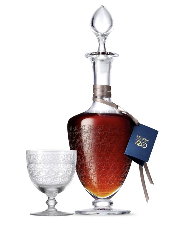 A crystal decanter and glass from Baccarat to celebrate the cognac 750.