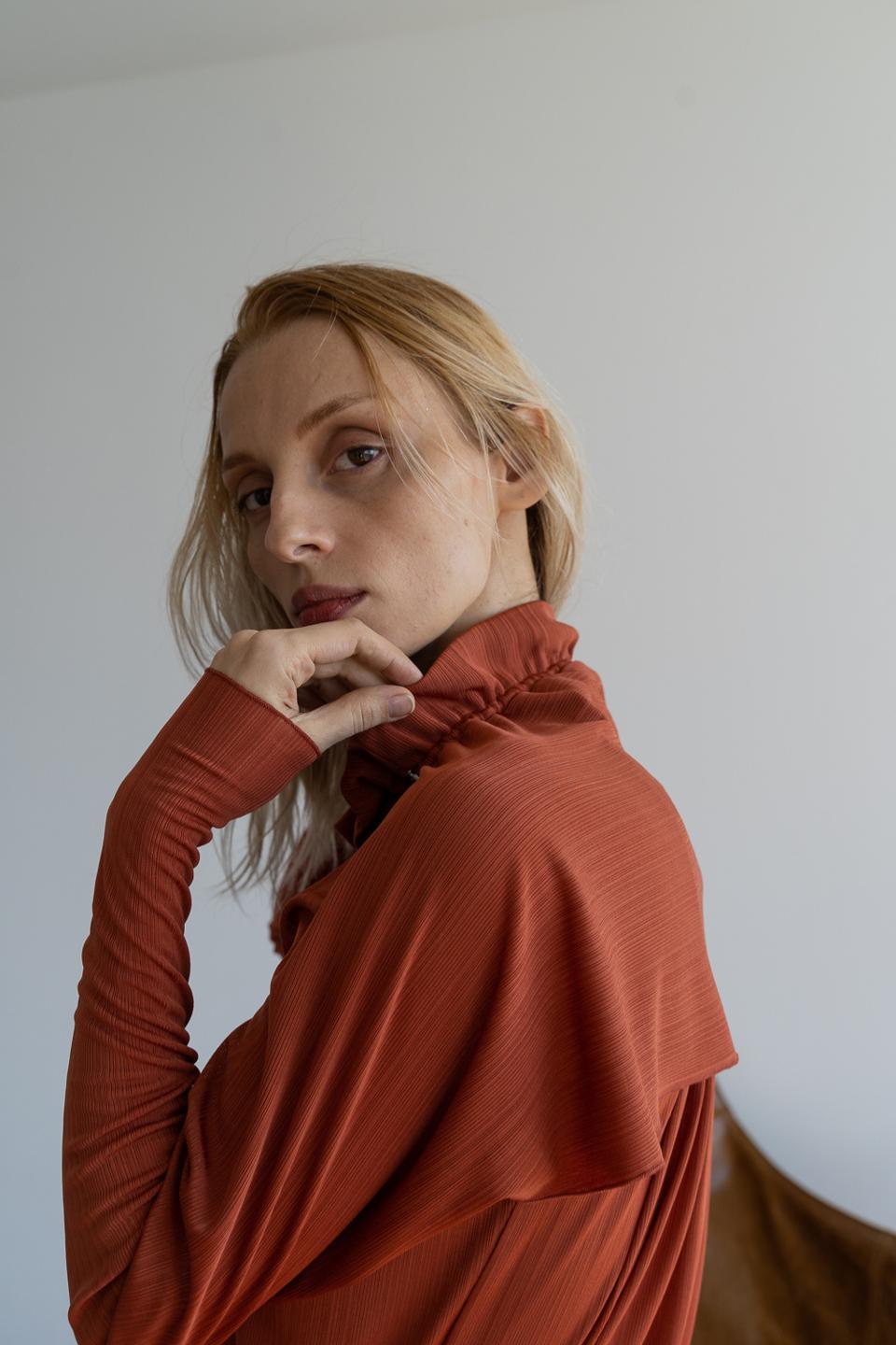 YOYA's Dover Shrug