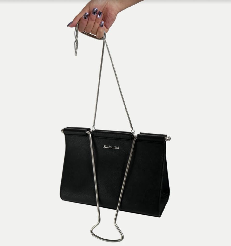 Vegan leather, zippered pocket, removable shoulder strap, loose-leaf lined interior