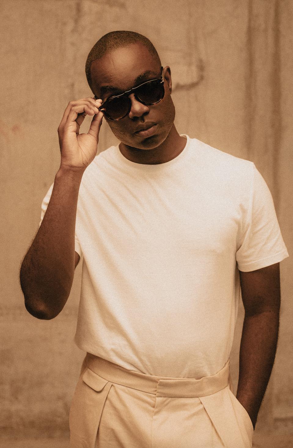 Craftsmanship and quality, Persol 649 sunglasses are the original jewel in the brand's crown. Dating back to 1957, this legendary Persol model is the perfect synthesis of unique design and state-of-the-art technology.
