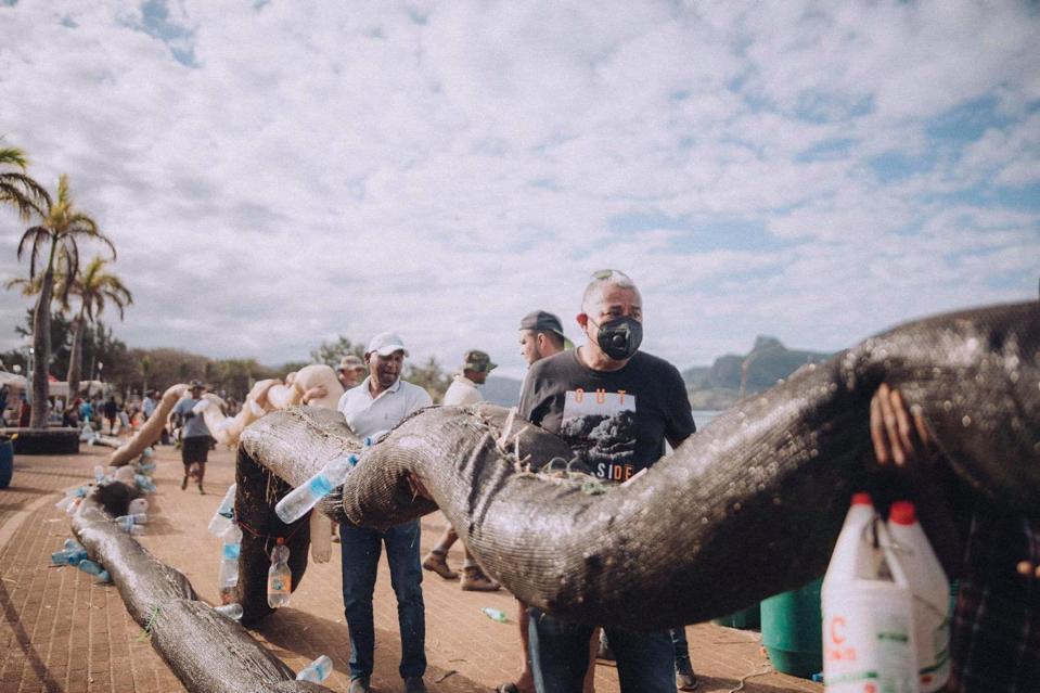 Local groups had to create oil protection booms our of natural materials such as dried sugar cane leaves