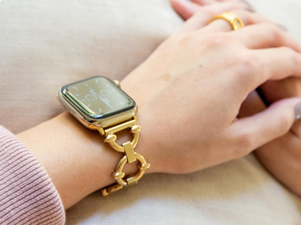 Dress up your Apple Watch with the Classic Link Bracelet from Goldenerre  